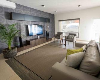 Redwood Villas Extended Stay Zona Industrial - San Luis Potosí - Living room