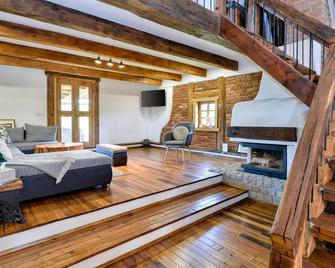 Awesome Home In Popovaca - Popovača - Living room