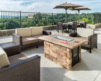 Fairfield Inn & Suites by Marriott Huntington - Huntington - Balkon