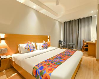 Fabhotel Penthouse - A K Dev Road - Gauhati - Schlafzimmer