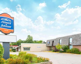 Howard Johnson by Wyndham Tillsonburg - Tillsonburg - Building
