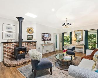 Country House 1 Min Walk to Bundanoon Village and The Iconic Pub - Bundanoon - Obývací pokoj