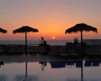 Aegean View Hotel - Kamari - Bâtiment