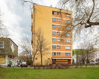 Affordable Underground Micro Apartment Grochowska by Noclegi Renters - Warsaw - Toà nhà
