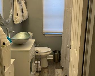 Hidden Gem! - Detroit - Bathroom