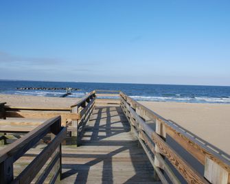 Cozy Suite - Pet Friendly, Beach Side 1 Bedroom Apts by RedAwning - Norfolk - Plage