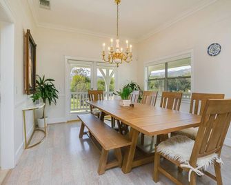 Farmhouse in Ojai with views of the Sacred Topa Topas - Ojai - Comedor