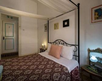 Cascais Boutique Hostel - Cascais - Bedroom