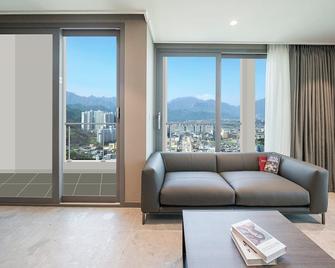 Sokcho Mari Vista Hotel - Sokcho - Living room