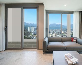 Sokcho Mari Vista Hotel - Sokcho - Wohnzimmer