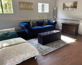 Charming Cottage within Ancient Woodland Forest - Cobham - Wohnzimmer