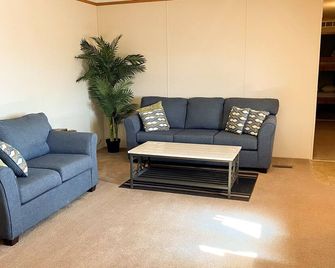 Sundance - Quiet and cute place to relax and enjoy a few sunsets! - Ticaboo - Sala de estar