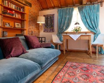 Full of style and character with a spacious loft feeling – Snow Cottage - Sudbury - Living room