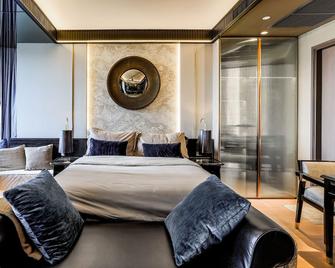 Colonial Luxury designed room, next to MRT Samyan - Bangkok - Bedroom