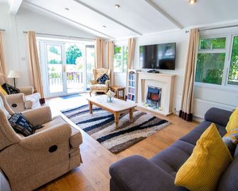 11 The Oaks - Lodge - Coghurst Hall - Hastings - Westfield - Living room