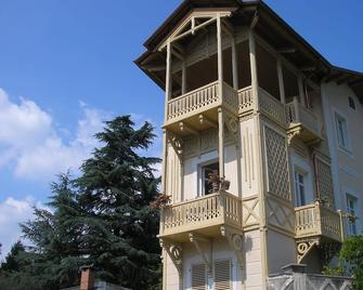 Vintage House In The Park On The Hill Near The City Center - Turín - Edificio