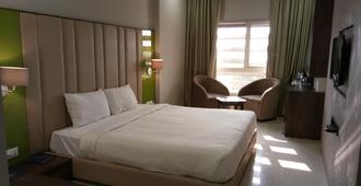 Hotel Kingsway - Raipur - Bedroom