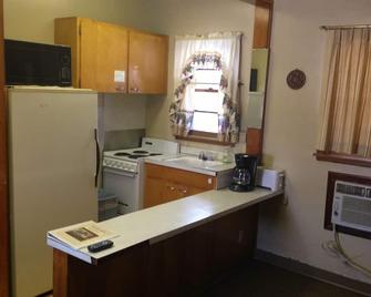 Jamestown Motel - Jamestown - Kitchen