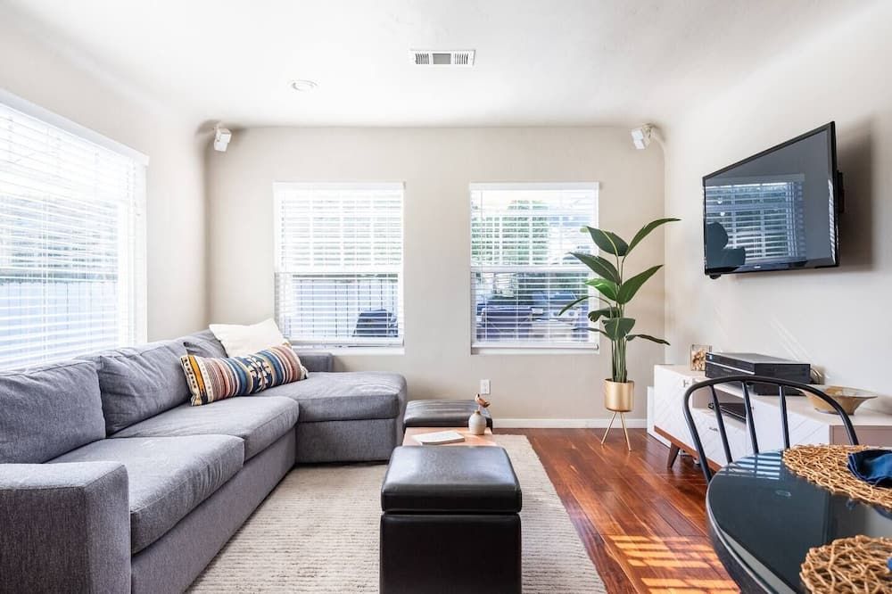 Charming Mid-Century Craftsman, Hot Tub with Serene Yard - سان دييغو - غرفة معيشة