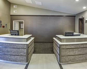 Residence Inn by Marriott Akron South/Green - Akron - Front desk