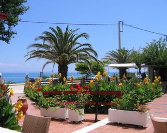 Tara Beach Hotel - Skala