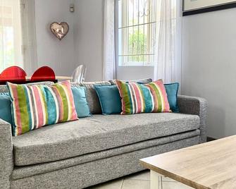 Beachfront Villa in a beautiful and secured complex - Flic en Flac - Wohnzimmer