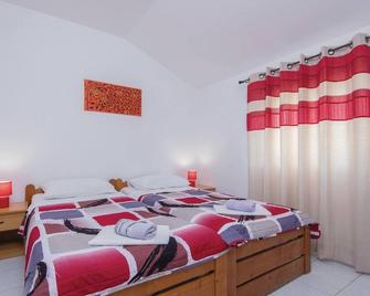 Spend your vacation in Zuljana in these functionally furnished apartments. - Zuljana - Habitación