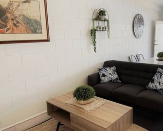 Esperance Little Units 4 - Esperance - Salon