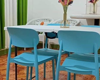 Liberty's Homestay Shared Dormitory - Coron - Comedor