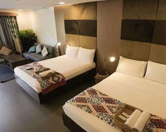 Treetop Suites - Coron - Bedroom