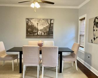 Museum Dist - Sunny 2Br/1Ba king bed FREE park - Houston - Essbereich