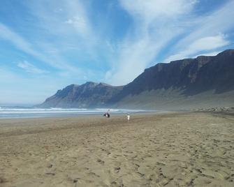 Great sea views, spacious villa in Famara with private pool - Teguise - Spiaggia