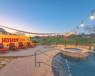 Stunning Pool Overlooking Golf Course & Game Room - San Antonio