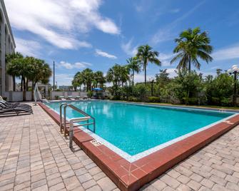 Best Western Plus North Miami/Bal Harbour - North Miami - Pool
