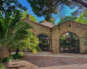 Domaine de la Fauvelle - Thuir - Edificio