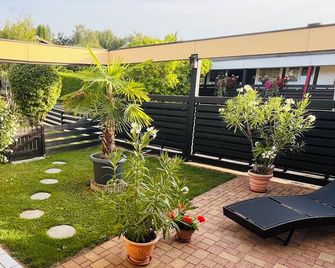 Modern, sunny 4 apartment with south-facing terrace in the Fichtelgebirge - Marktredwitz - Binnenhof