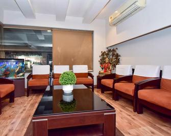 Hotel Aditya Palace - Rājahmundry - Lounge