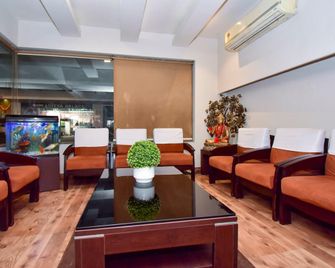 Hotel Aditya Palace - Rājahmundry - Lounge