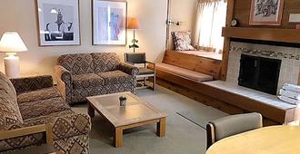 Jackson Hole Vacation Condominiums, a VRI resort - Wilson - Living room
