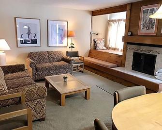 Jackson Hole Vacation Condominiums, a VRI resort - Wilson - Living room