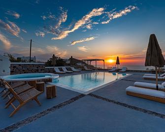 Symmetry Suites - Akrotiri - Zwembad