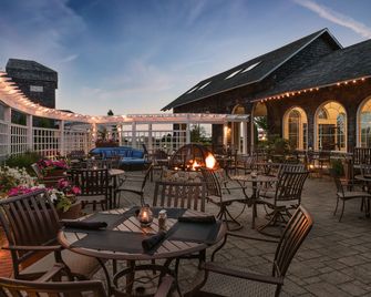 DoubleTree by Hilton Cape Cod - Hyannis - היאניס - פטיו