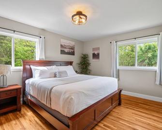 Keating Court - Burnsville - Bedroom
