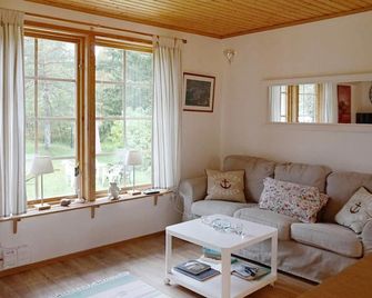 4 Person Holiday Home In Öregrund - Öregrund - Living room