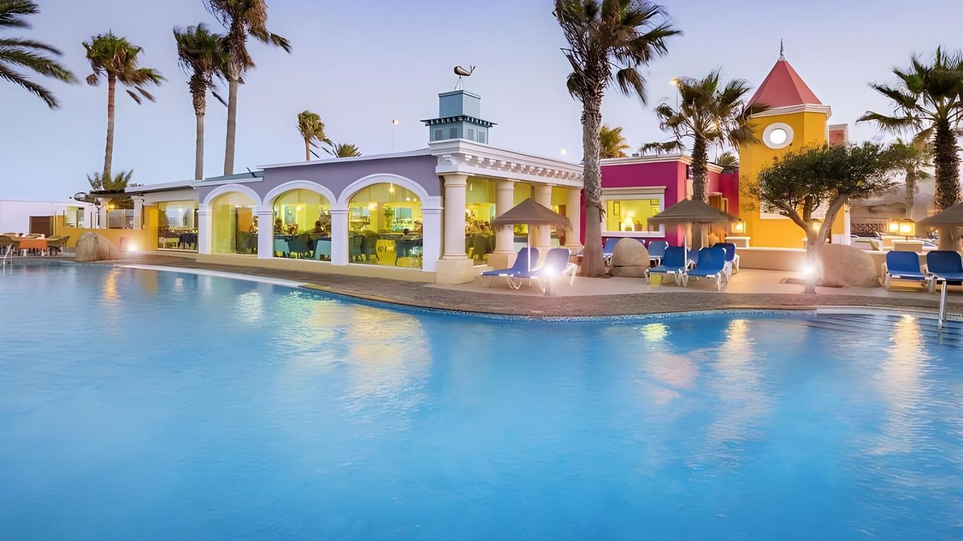 Mediterraneo Bay Hotel & Resort