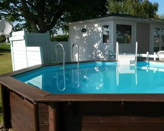 Residence De Vacances Villa Cottage - Bréhémont - Басейн