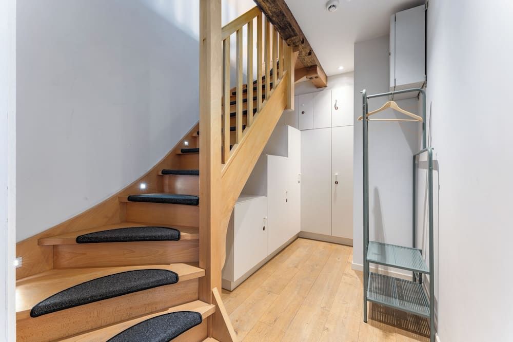 Lake Suites - ברוג' - מדרגות