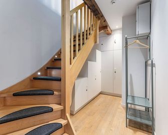 Lake Suites - ברוג' - מדרגות