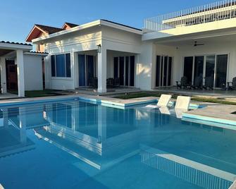 Amazing House in Pedasi with Pool and Beautiful Views - Pedasí - Pool