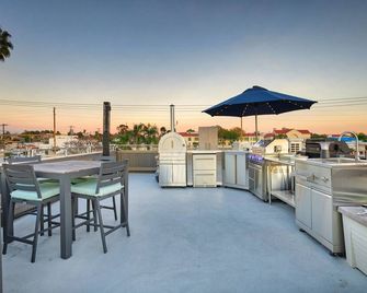 New Luxury Concrete Home Just Minutes Fr - Long Beach - Ban công
